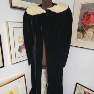 Vintage 1920's Black Velvet Long Dress Coat with Fur Collar